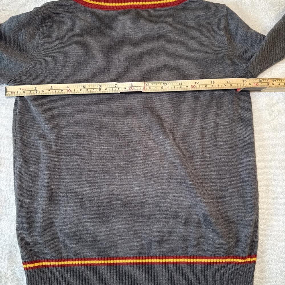 Harry Potter Gryffindor Sweater Kids Size M 7/8 Gray V-Neck Licensed - Picture 4 of 5